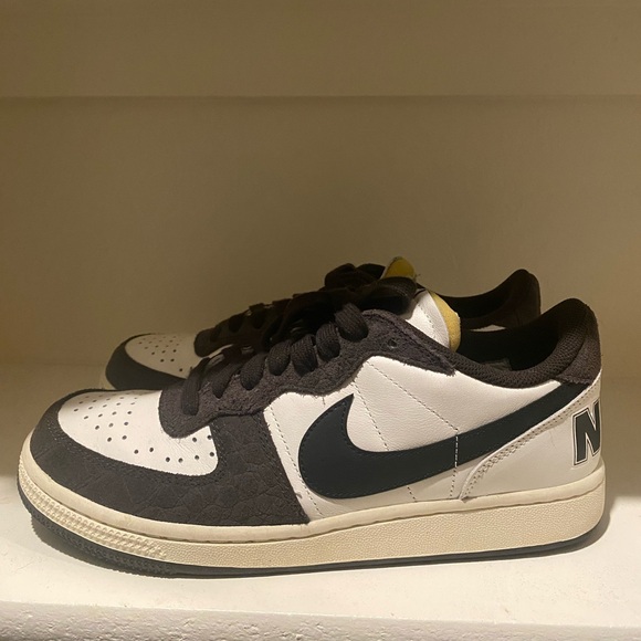 Nike dark brown and White Low-Top Sneakers
